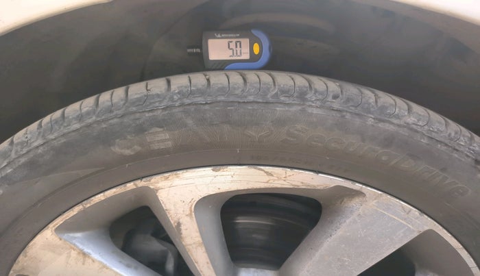 2014 Hyundai Elite i20 ASTA 1.2, CNG, Manual, 1,63,865 km, tyre