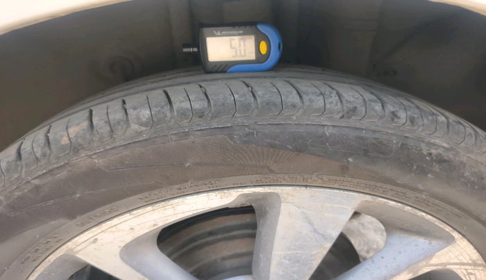 2014 Hyundai Elite i20 ASTA 1.2, CNG, Manual, 1,63,865 km, tyre