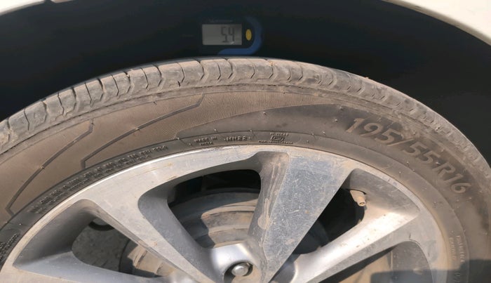 2014 Hyundai Elite i20 ASTA 1.2, CNG, Manual, 1,63,865 km, tyre