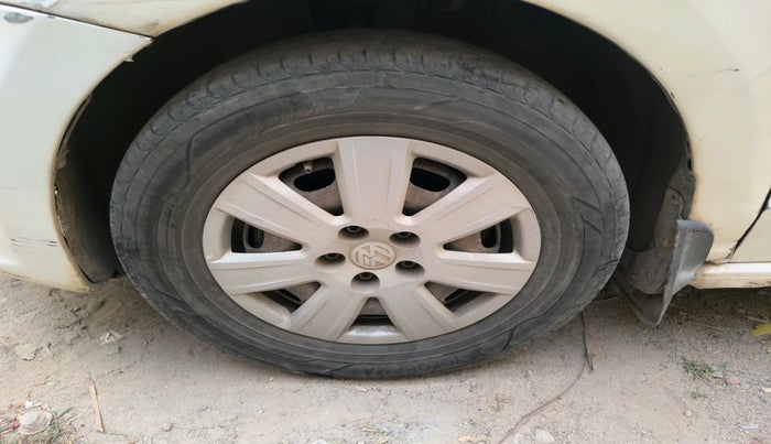 2013 Volkswagen Vento COMFORTLINE 1.6, Petrol, Manual, 1,33,290 km, tyre