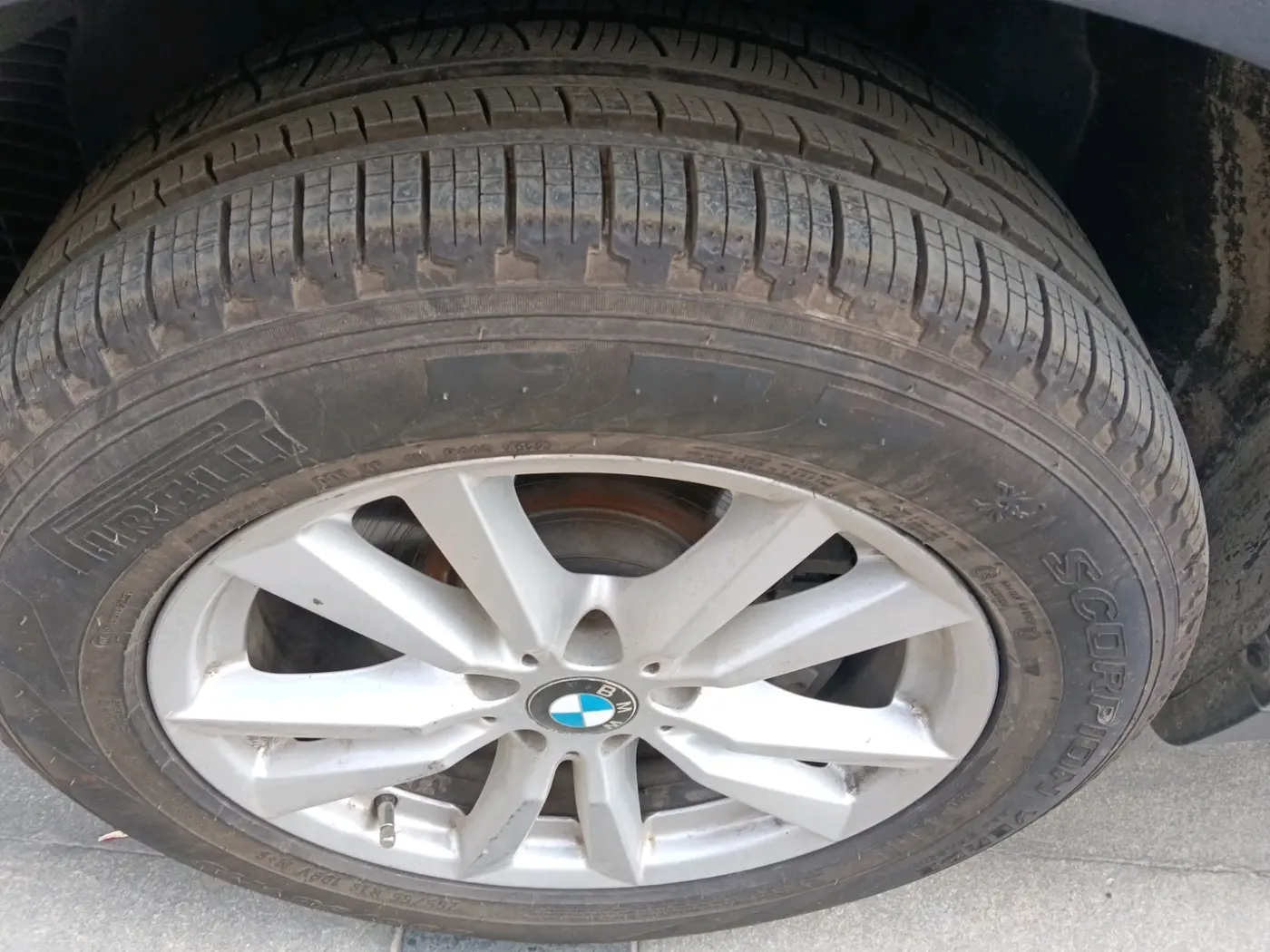 2014 BMW X5 XDRIVE 30 D, Diesel, Automatic, 2,00,577 km, tyre