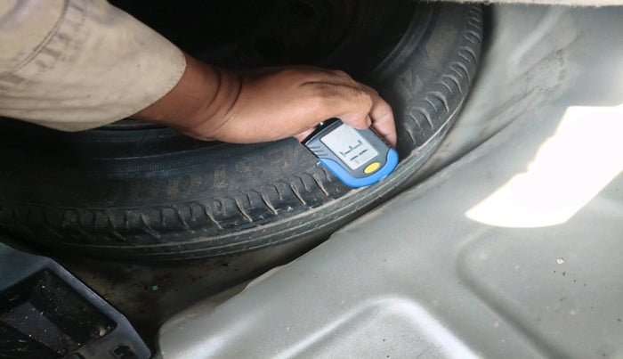 2019 Maruti Swift VXI, Petrol, Manual, 65,967 km, tyre