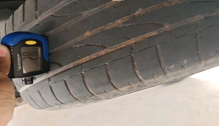 2021 Toyota Innova Crysta 2.4 ZX 7 STR, Diesel, Manual, 1,21,489 km, tyre