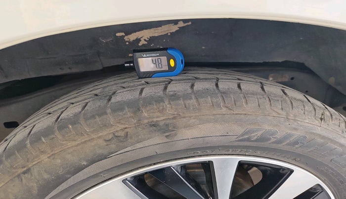 2021 Toyota Innova Crysta 2.4 ZX 7 STR, Diesel, Manual, 1,21,489 km, tyre