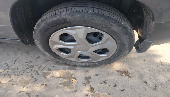 2024 Maruti BREZZA VXI AT SMART HYBRID, Petrol, Automatic, 15,675 km, tyre