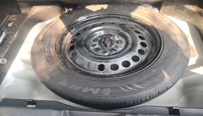 2024 Maruti BREZZA VXI AT SMART HYBRID, Petrol, Automatic, 15,675 km, tyre