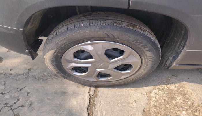 2024 Maruti BREZZA VXI AT SMART HYBRID, Petrol, Automatic, 15,675 km, tyre