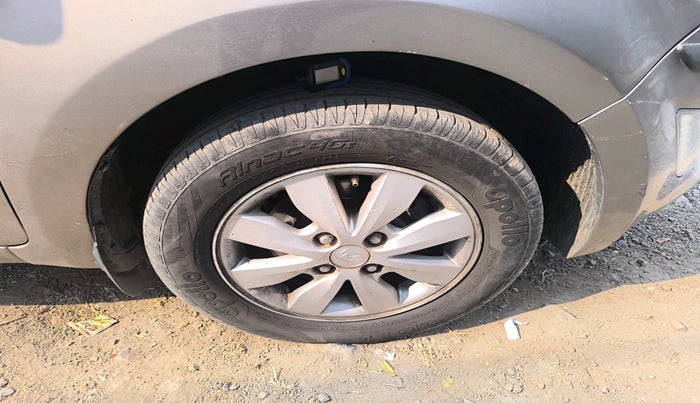 2013 Hyundai i20 SPORTZ 1.2, CNG, Manual, 1,11,480 km, tyre