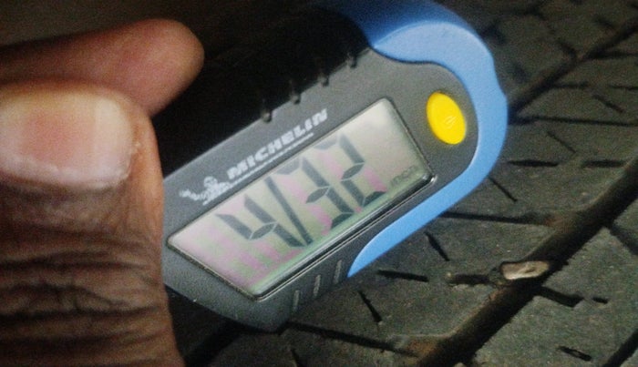 2018 Mahindra XUV500 W11, Diesel, Manual, 1,00,771 km, tyre