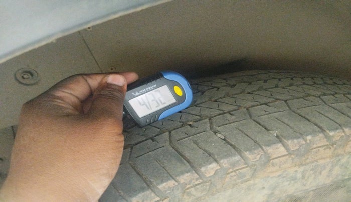 2018 Mahindra XUV500 W11, Diesel, Manual, 1,00,771 km, tyre