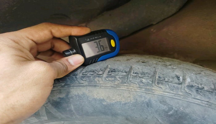 2014 Hyundai i10 SPORTZ 1.1, Petrol, Manual, 90,705 km, tyre