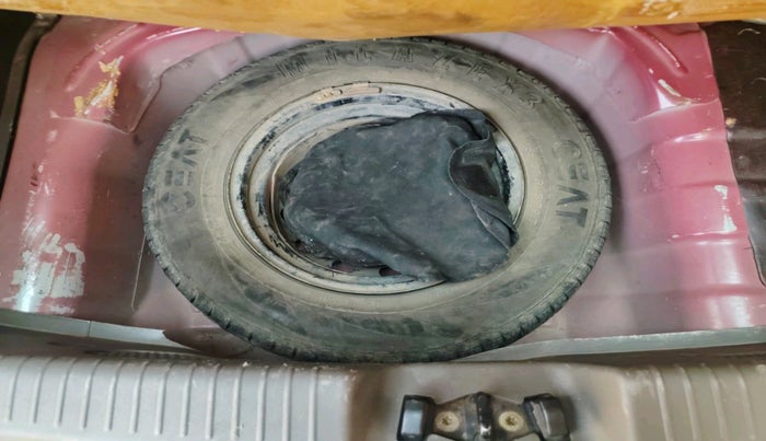 2014 Hyundai i10 SPORTZ 1.1, Petrol, Manual, 90,705 km, tyre