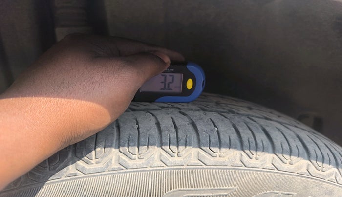 2012 Maruti Swift VDI, Diesel, Manual, 1,29,111 km, tyre