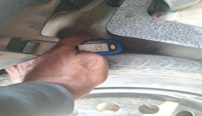 2013 Maruti Wagon R 1.0 VXI, Petrol, Manual, 54,091 km, tyre