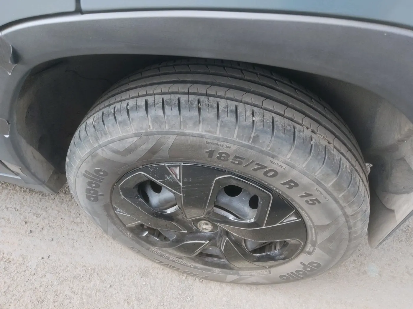 2022 Tata PUNCH ADVENTURE AMT, Petrol, Automatic, 30,137 km, tyre