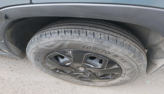 2022 Tata PUNCH ADVENTURE AMT, Petrol, Automatic, 30,137 km, tyre