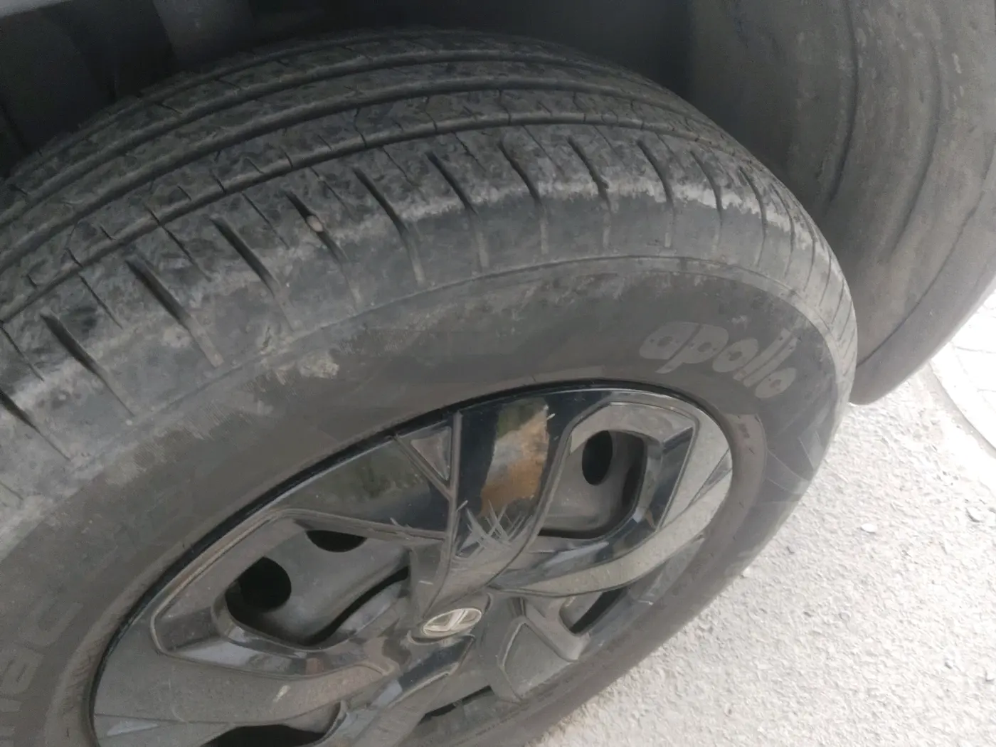 2022 Tata PUNCH ADVENTURE AMT, Petrol, Automatic, 30,137 km, tyre