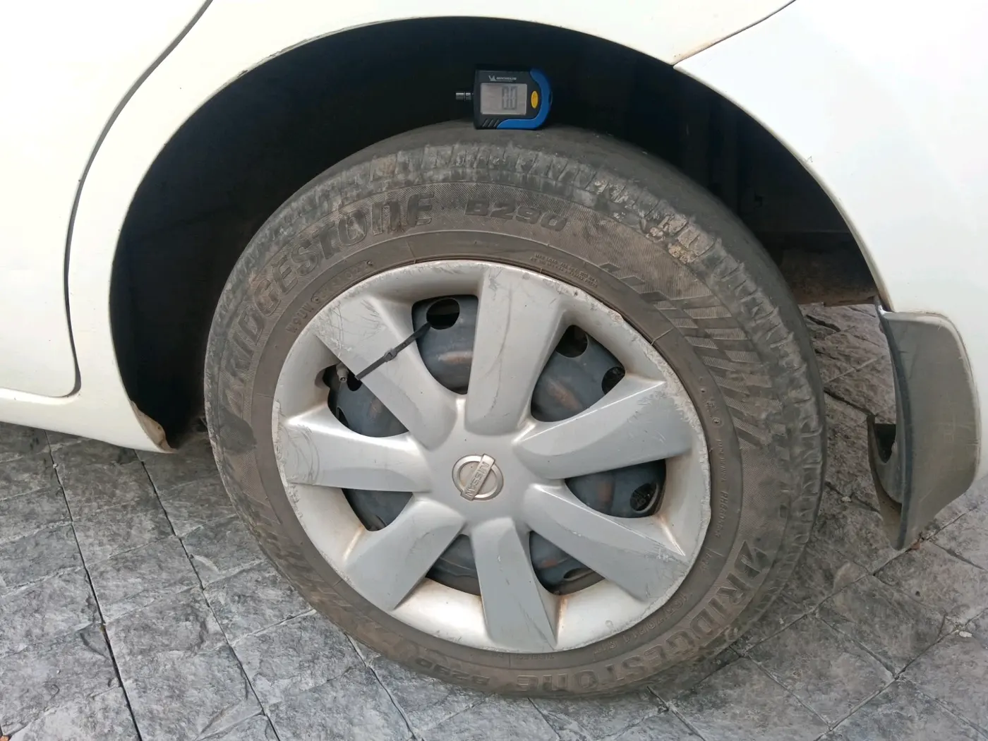 2011 Nissan Micra XV DIESEL, Diesel, Manual, 1,36,104 km, tyre