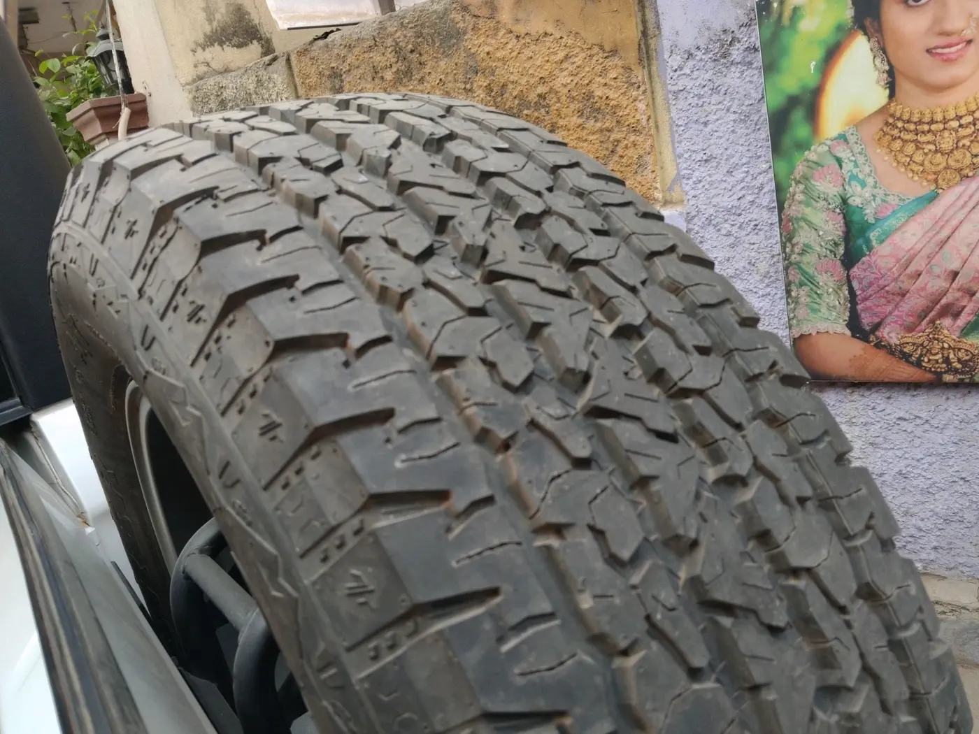 2024 Mahindra Thar LX D HT 2WD MT, Diesel, Manual, 47,338 km, tyre