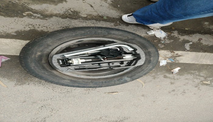 2011 Skoda Rapid 1.6 MPI ACTIVE, Petrol, Manual, 36,504 km, tyre