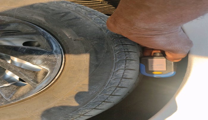 2016 Hyundai Eon ERA +, Petrol, Manual, 71,550 km, tyre