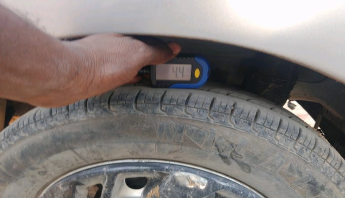 2016 Hyundai Eon ERA +, Petrol, Manual, 71,550 km, tyre