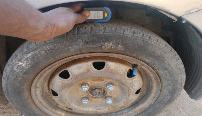 2016 Hyundai Eon ERA +, Petrol, Manual, 71,550 km, tyre