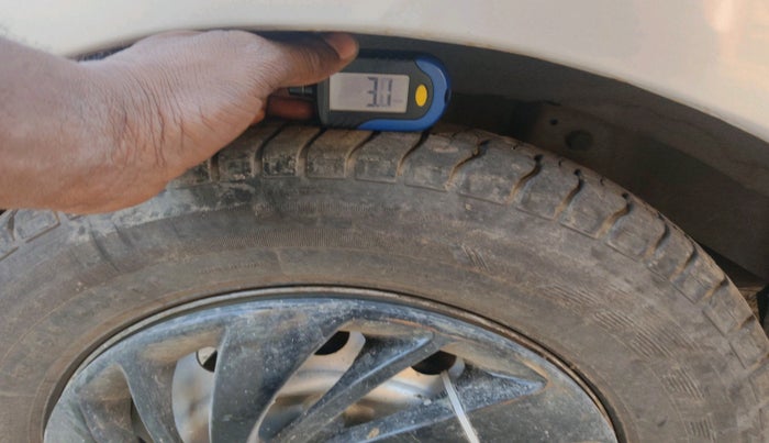 2016 Hyundai Eon ERA +, Petrol, Manual, 71,550 km, tyre