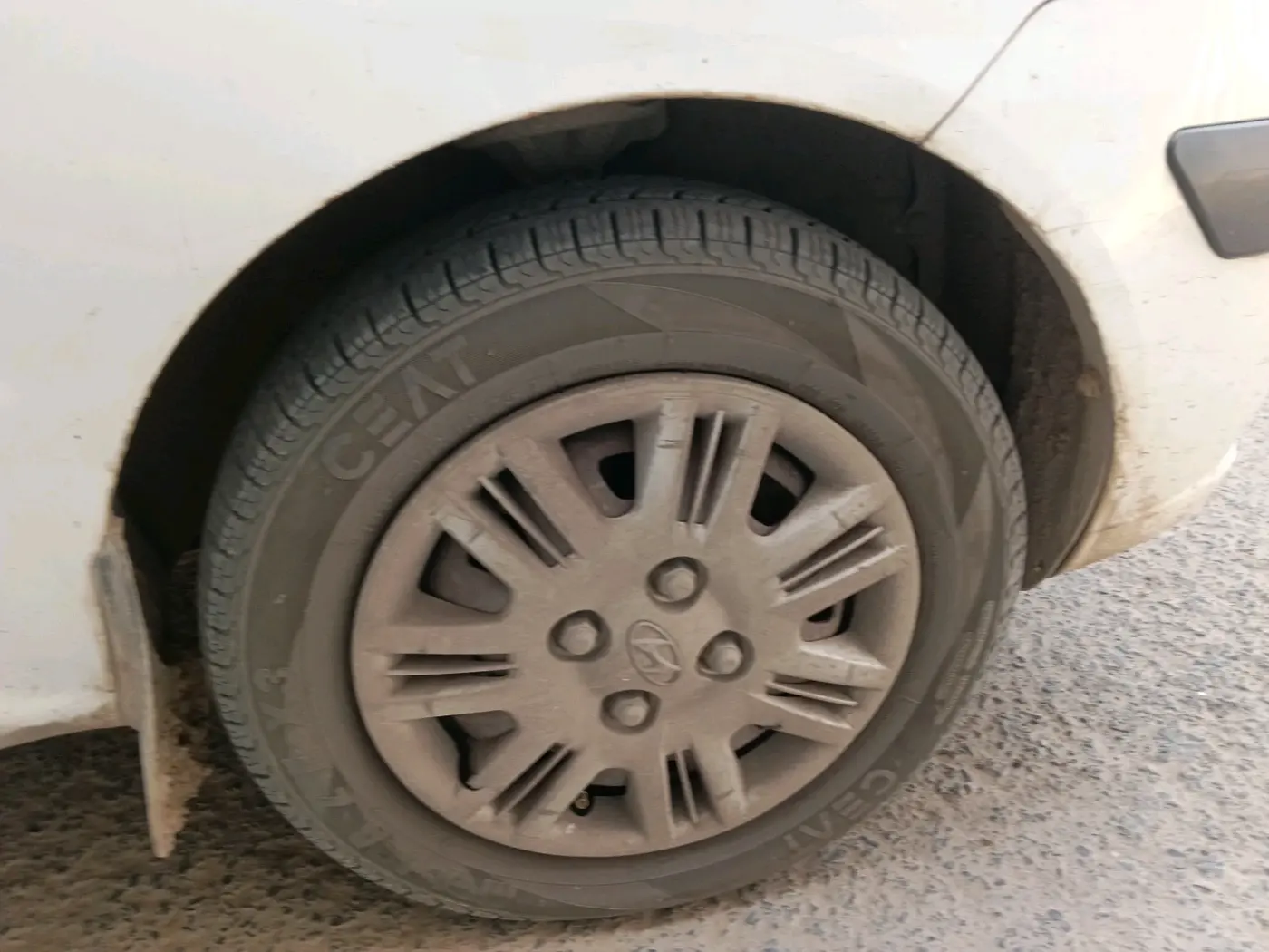 2012 Hyundai Santro Xing GLS, CNG, Manual, 1,61,620 km, tyre