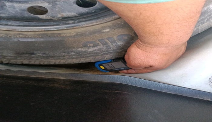 2015 Maruti Swift VXI, Petrol, Manual, 66,522 km, tyre