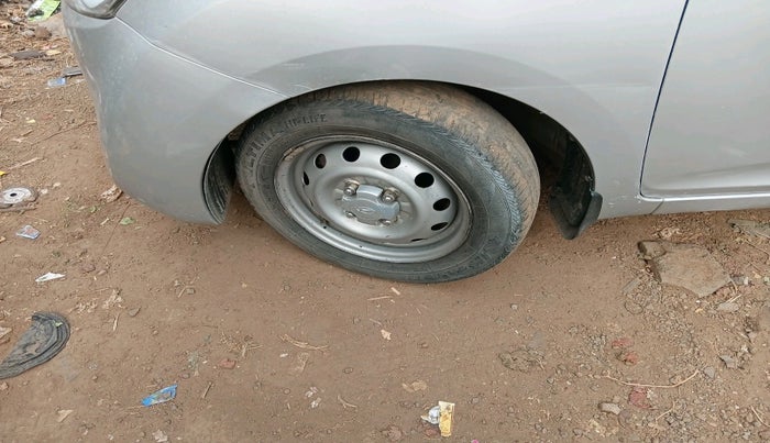 2018 Hyundai Eon ERA +, Petrol, Manual, 77,733 km, tyre