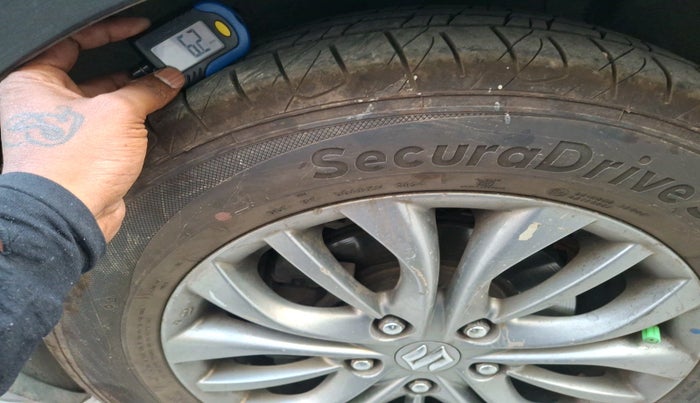 2017 Maruti S Cross ZETA 1.3, Diesel, Manual, 1,39,941 km, tyre