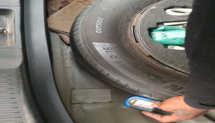 2017 Maruti S Cross ZETA 1.3, Diesel, Manual, 1,39,941 km, tyre