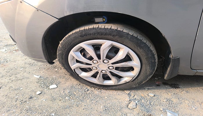 2012 Maruti Wagon R 1.0 VXI, Petrol, Manual, 1,04,446 km, tyre