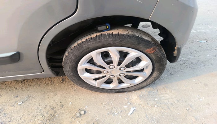 2012 Maruti Wagon R 1.0 VXI, Petrol, Manual, 1,04,446 km, tyre