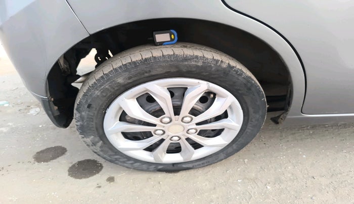 2012 Maruti Wagon R 1.0 VXI, Petrol, Manual, 1,04,446 km, tyre