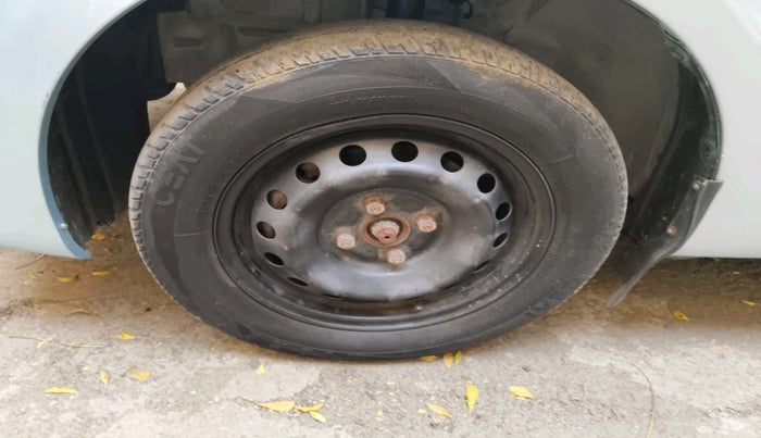 2011 Toyota Etios G, Petrol, Manual, 85,400 km, tyre