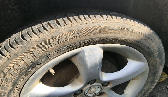 2012 Skoda Rapid ELEGANCE 1.6 TDI CR MT, Diesel, Manual, 1,27,235 km, tyre