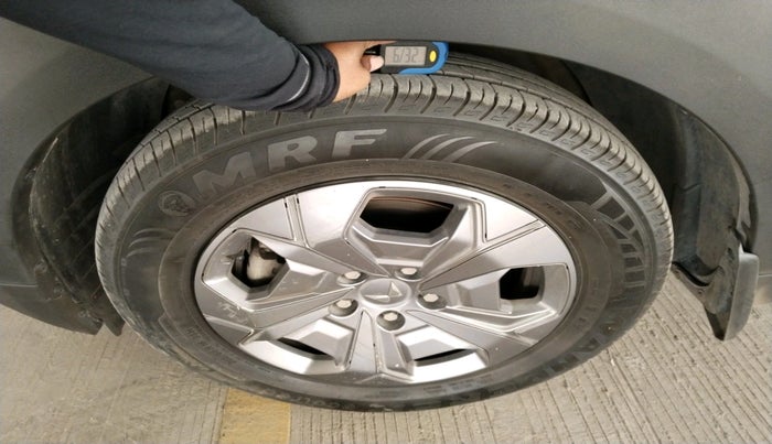 2024 Mahindra XUV 3XO MX3 Pro 1.2 L TCMPFI AT, Petrol, Automatic, 24,521 km, tyre