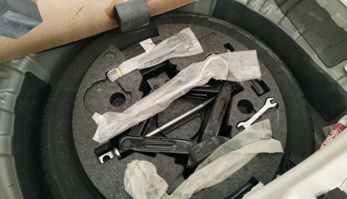 2024 Mahindra XUV 3XO MX3 Pro 1.2 L TCMPFI AT, Petrol, Automatic, 24,521 km, tyre