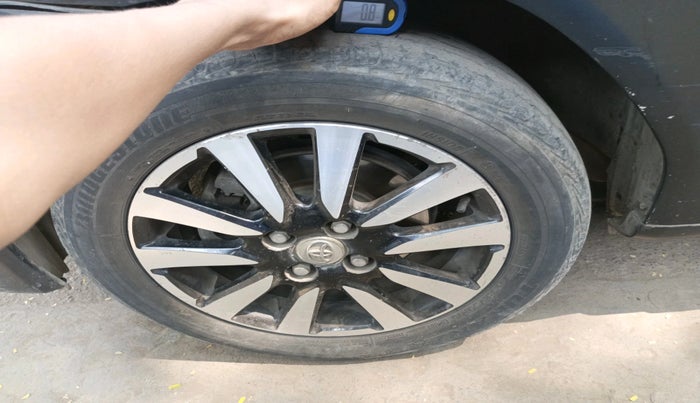 2014 Toyota Etios CROSS 1.2 G, CNG, Manual, 90,475 km, tyre