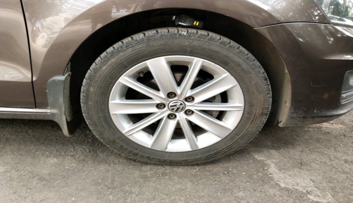 2015 Volkswagen Vento HIGHLINE 1.6 MPI, Petrol, Manual, 56,444 km, tyre