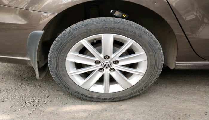 2015 Volkswagen Vento HIGHLINE 1.6 MPI, Petrol, Manual, 56,444 km, tyre