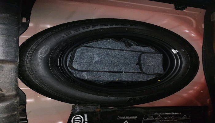 2021 KIA SONET HTK PLUS 1.2, Petrol, Manual, 38,807 km, tyre