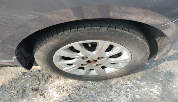 2017 Tata Tiago XZ PETROL, Petrol, Manual, 95,934 km, tyre