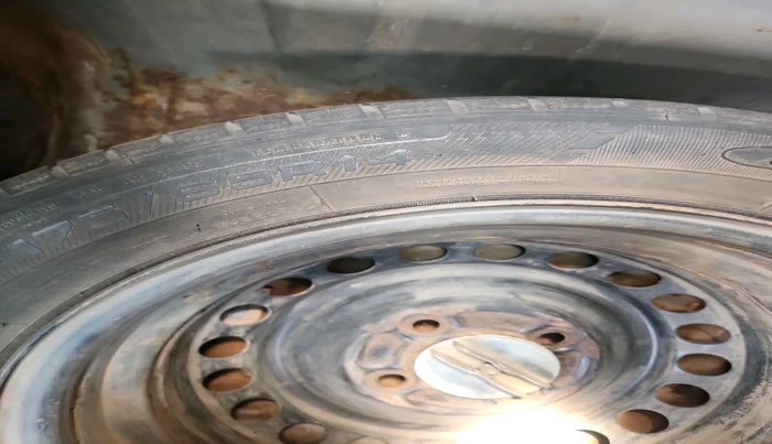 2015 Honda Brio S MT, Petrol, Manual, 66,951 km, tyre