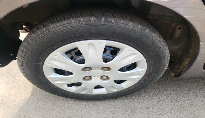 2015 Honda Brio S MT, Petrol, Manual, 66,951 km, tyre