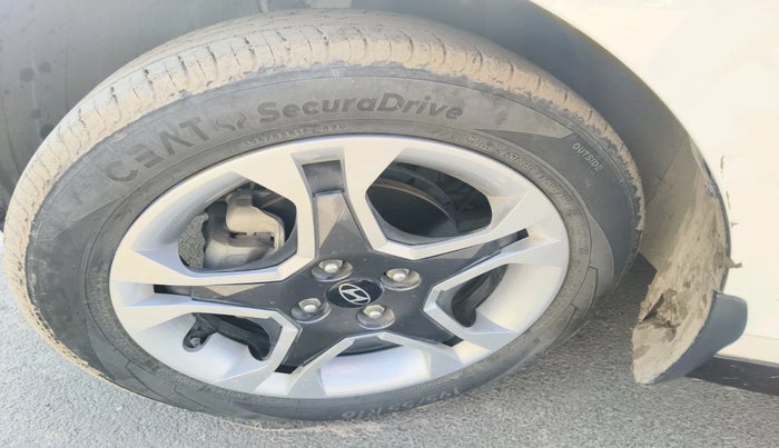 2024 Hyundai NEW I20 SPORTZ 1.2 MT, Petrol, Manual, 15,804 km, tyre