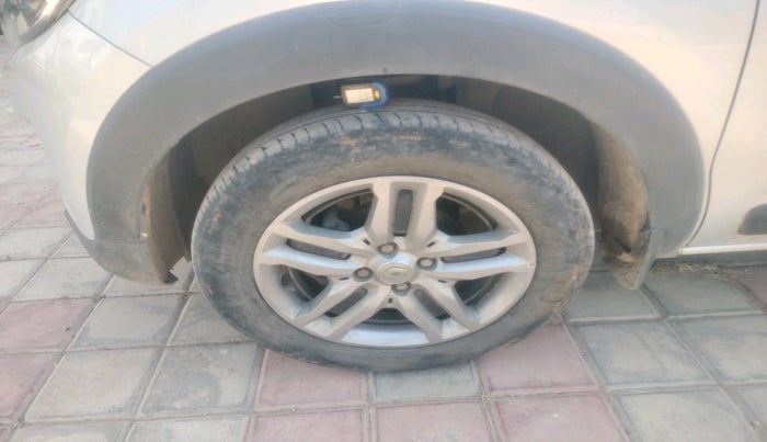 2023 Renault TRIBER RXZ, Petrol, Manual, 39,344 km, tyre