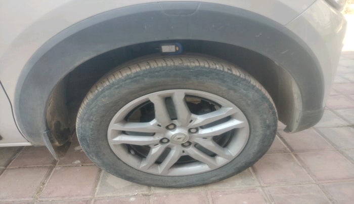 2023 Renault TRIBER RXZ, Petrol, Manual, 39,344 km, tyre